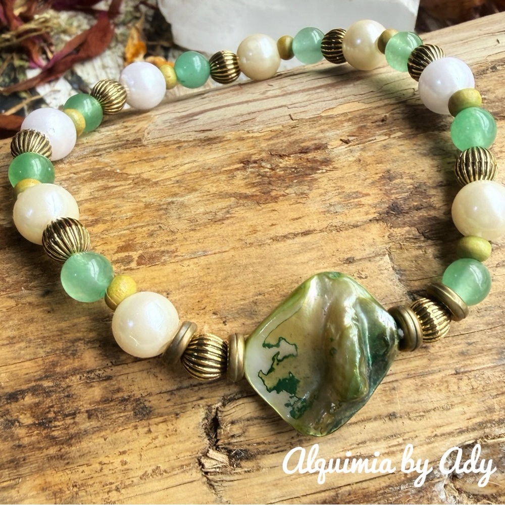 Aventurine and pearls charms eclectic statement bracelet - Picture 10 of 12